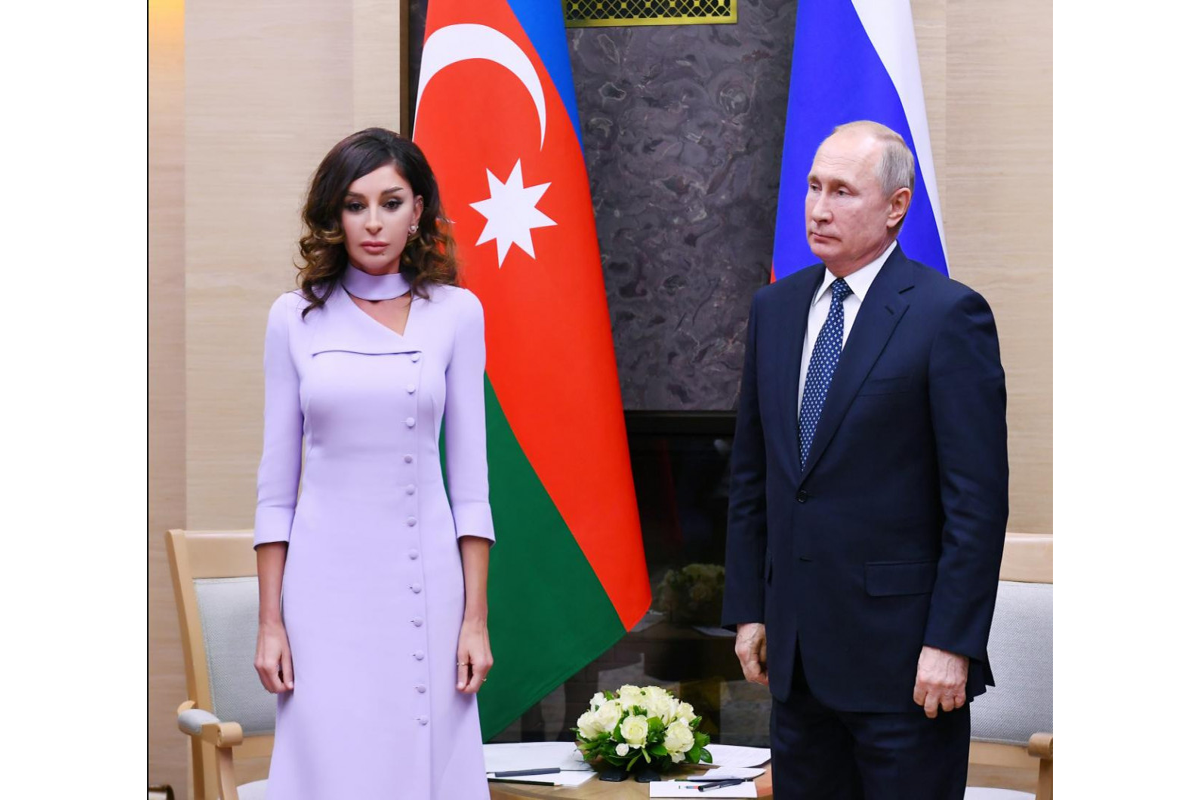 Vladimir Putin Mehriban Əliyevanı təbrik edib