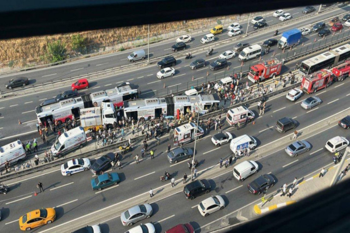 İstanbulda iki avtobus toqquşub, ölən və yaralananlar var