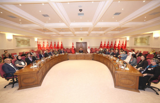 Türkiyənin müdafiə naziri Qarabağ şəhidlərinin ailə üzvləri ilə görüşüb - FOTO  - VİDEO 