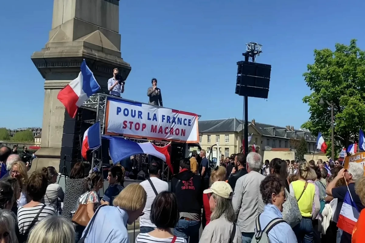 Parisdə mitinq iştirakçıları Makronun istefasını tələb ediblər