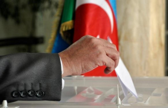 Azərbaycanda ən yaşlı qadın və kişi seçici açıqlanıb