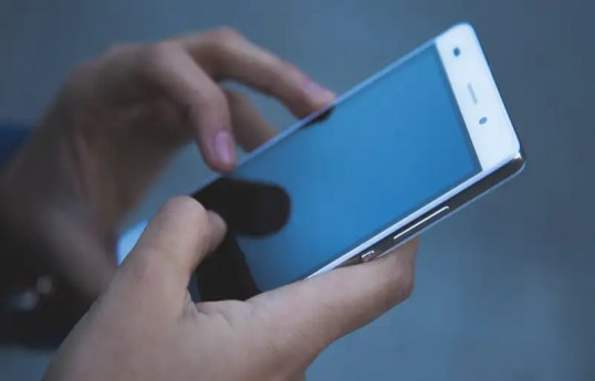 Qazaxıstanda məktəblərdə mobil telefonlardan istifadə qadağan edilib
