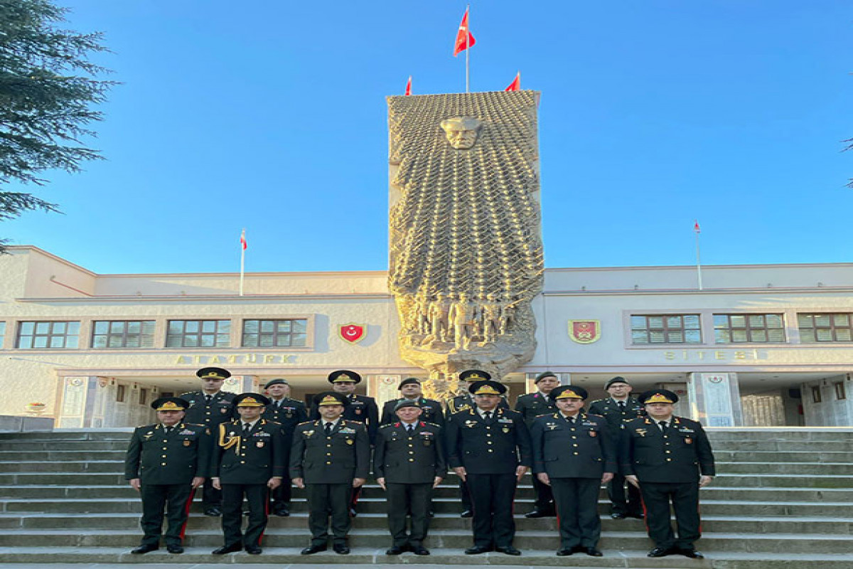 Azərbaycan Ordusunun bir qrup generalı Türkiyədə hərbi sənayə şirkətlərində olublar