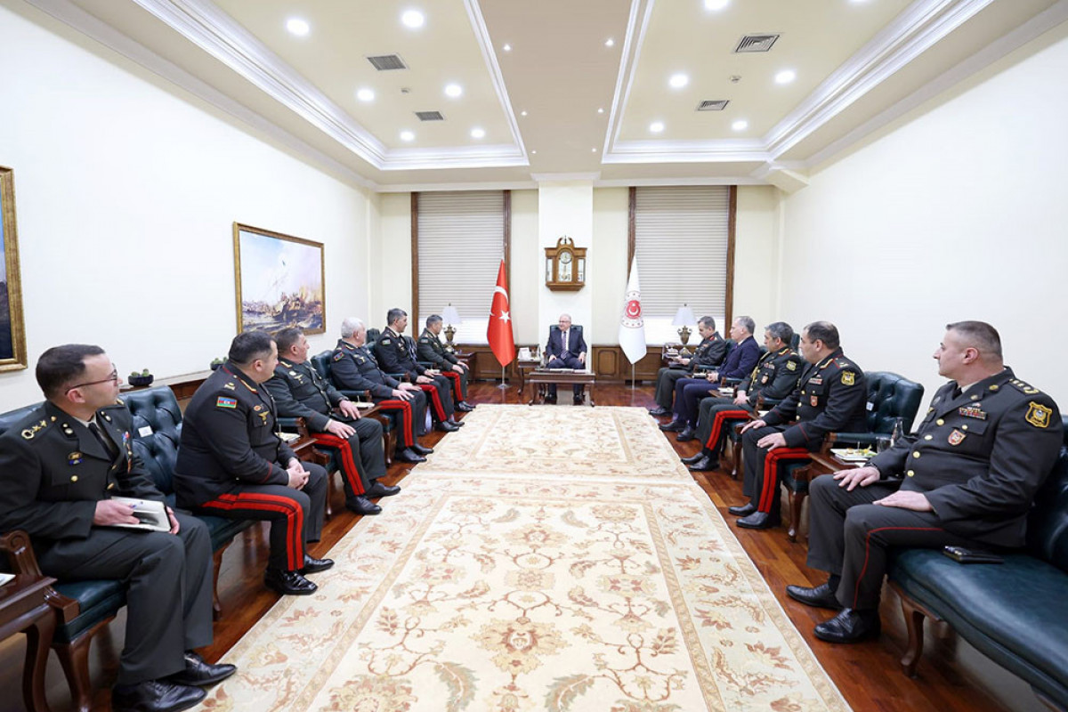 Azərbaycan Ordusunun bir qrup generalı Türkiyədə hərbi sənayə şirkətlərində olublar