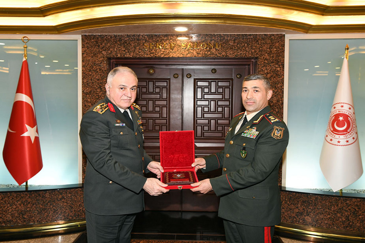 Azərbaycan Ordusunun bir qrup generalı Türkiyədə hərbi sənayə şirkətlərində olublar