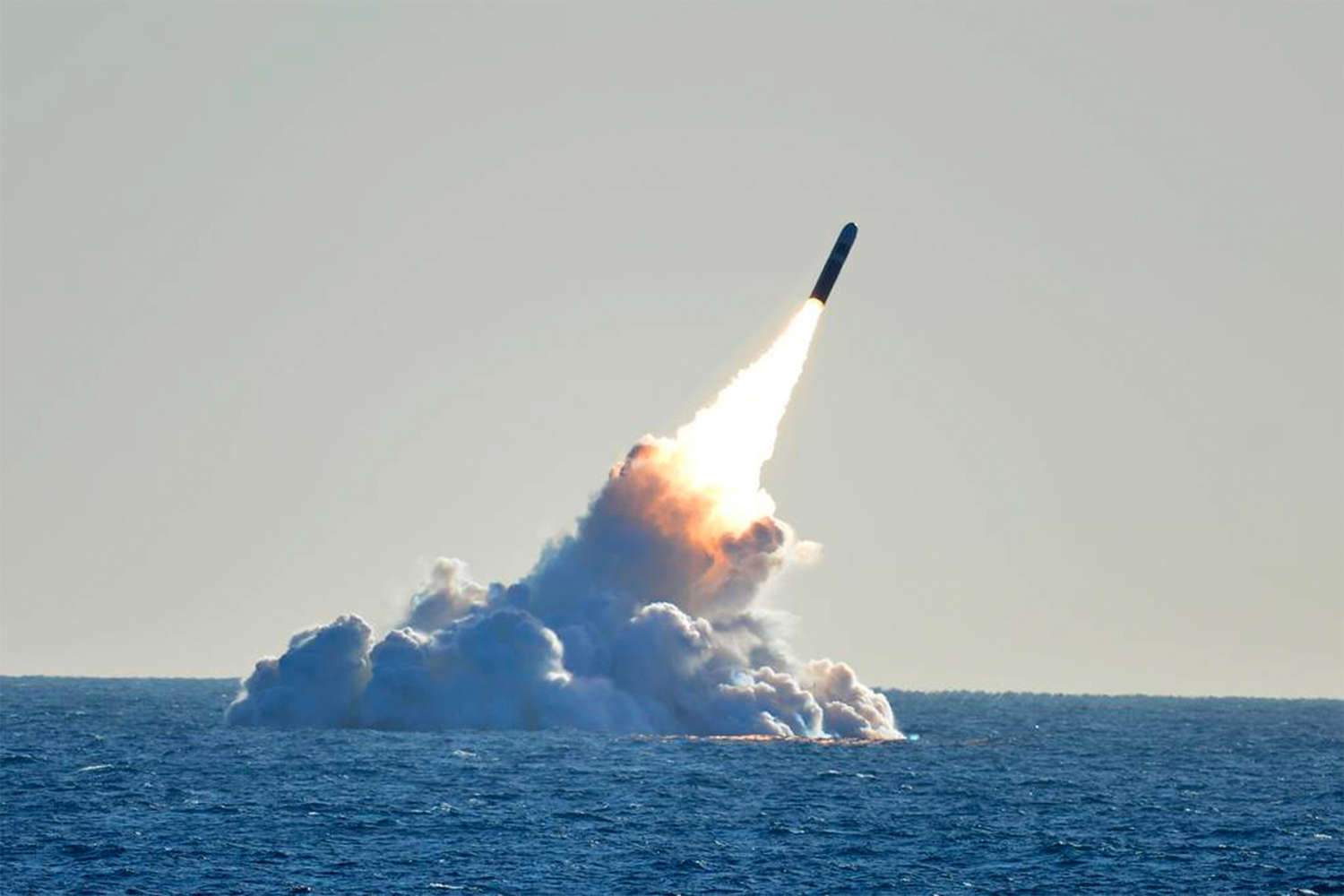 Böyük Britaniya “Trident II” ballistik raketini sınaqdan keçirəcək