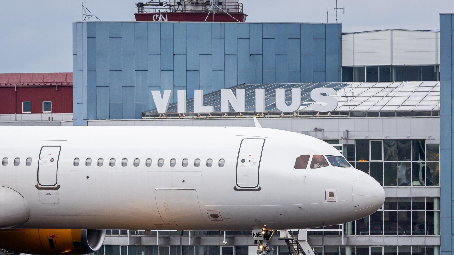 Vilnüsdə təyyarə uçuş-enmə zolağından çıxıb, aeroport üç saat bağlanıb