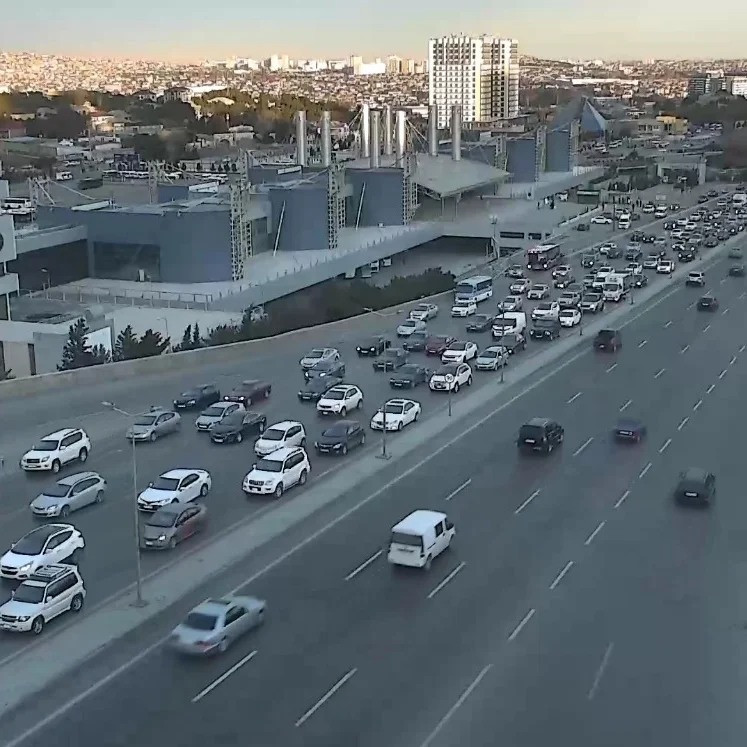 Bakıda sıxlıq müşahidə edilən yollar