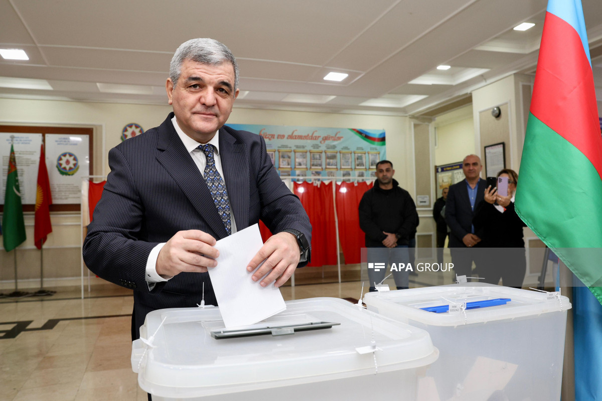 Prezidentliyə namizəd Fazil Mustafa səs verib - FOTO 
