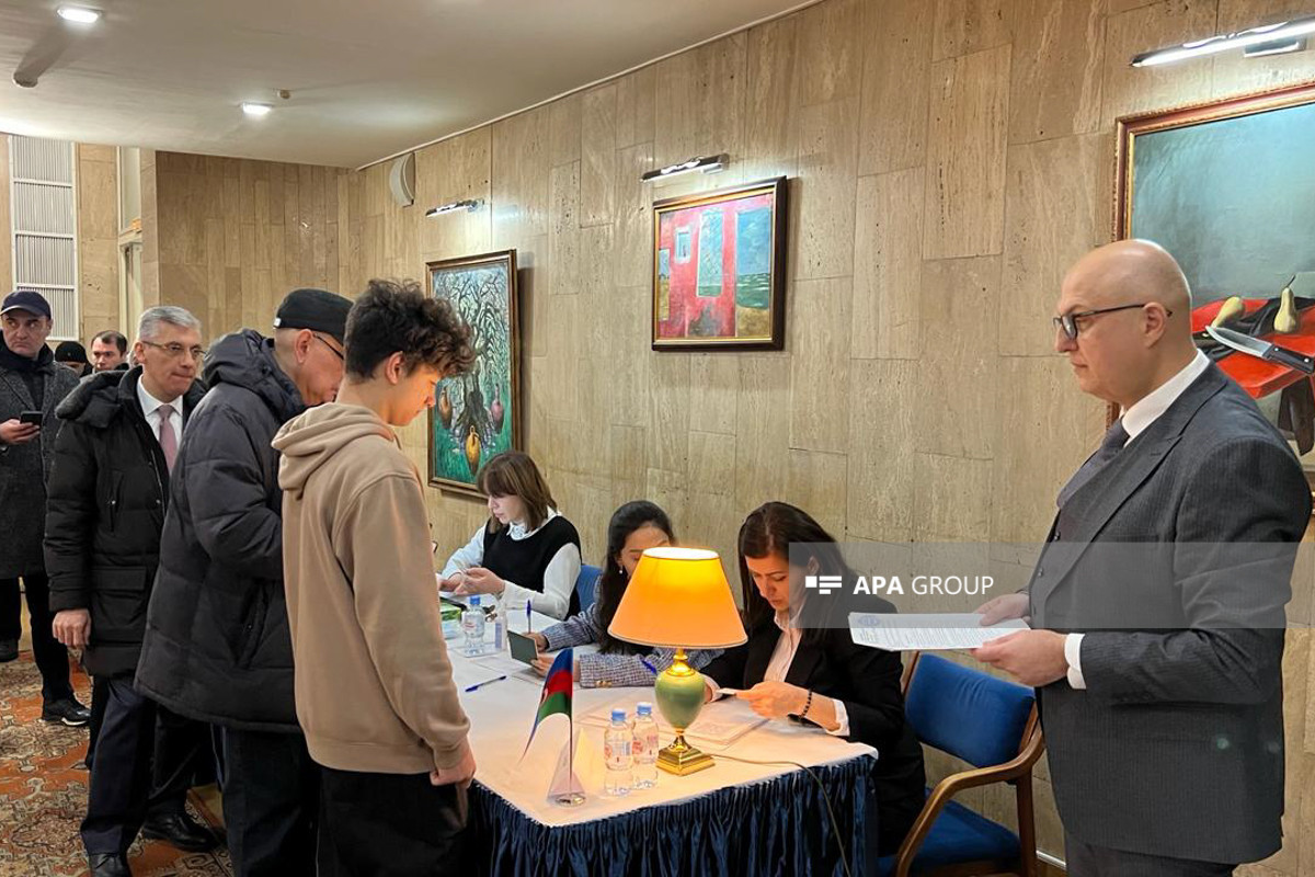Moskvada yaşayan Azərbaycan vətəndaşları səsvermədə iştirak edirlər - FOTO 