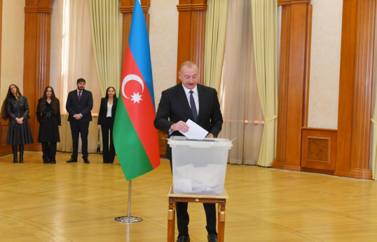 Prezident İlham Əliyev, birinci xanım Mehriban Əliyeva və ailə üzvləri Xankəndidə səs veriblər - YENİLƏNİB 