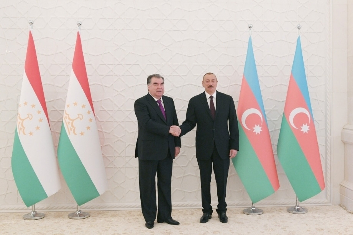 Emoməli Rəhmon Azərbaycan Prezidentinə zəng edib
