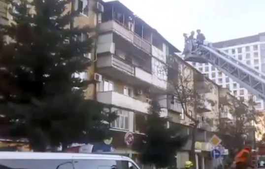 Bakıda mənzildə yanğın olub - YENİLƏNİB  - VİDEO 