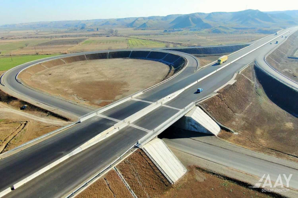 “Böyük İpək yolu”nun tərkib hissəsi olan magistralın genişləndirilməsi işləri yekunlaşır - VİDEO 