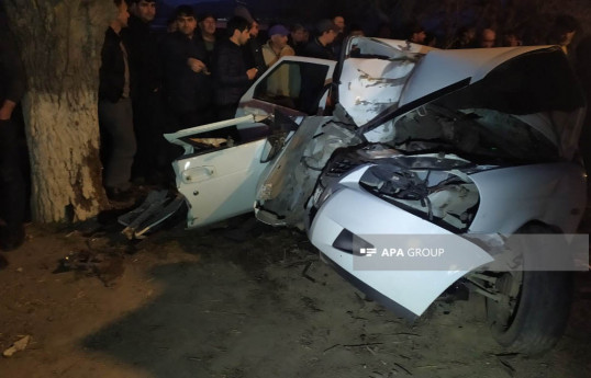 Qubada minik avtomobili ağaca çırpılıb, ölənlər və yaralananlar var - ADLAR  - FOTO  - YENİLƏNİB-1 