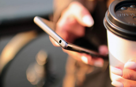 Azərbaycanda mobil telefon istifadəçilərinin sayı kəskin artıb