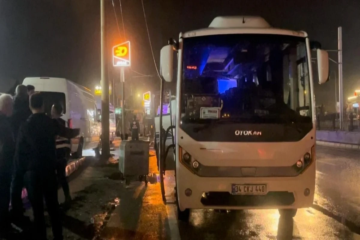 Türkiyədə turistləri daşıyan avtobus qəzaya uğrayıb, 10 nəfər yaralanıb