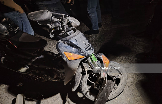 Bakıda piyada mopedə çırpılıb, xəsarət alanlar var - FOTO  - VİDEO 