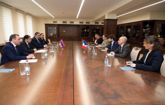 Ermənistan müdafiə naziri Fransa səfiri ilə hərbi əməkdaşlığı müzakirə edib