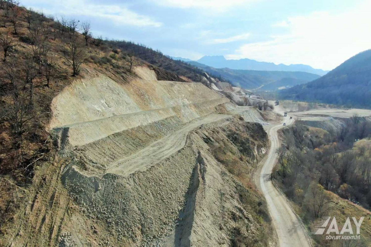 Kəlbəcər-Laçın yolunun inşası davam etdirilir - VİDEO  - FOTOLENT 