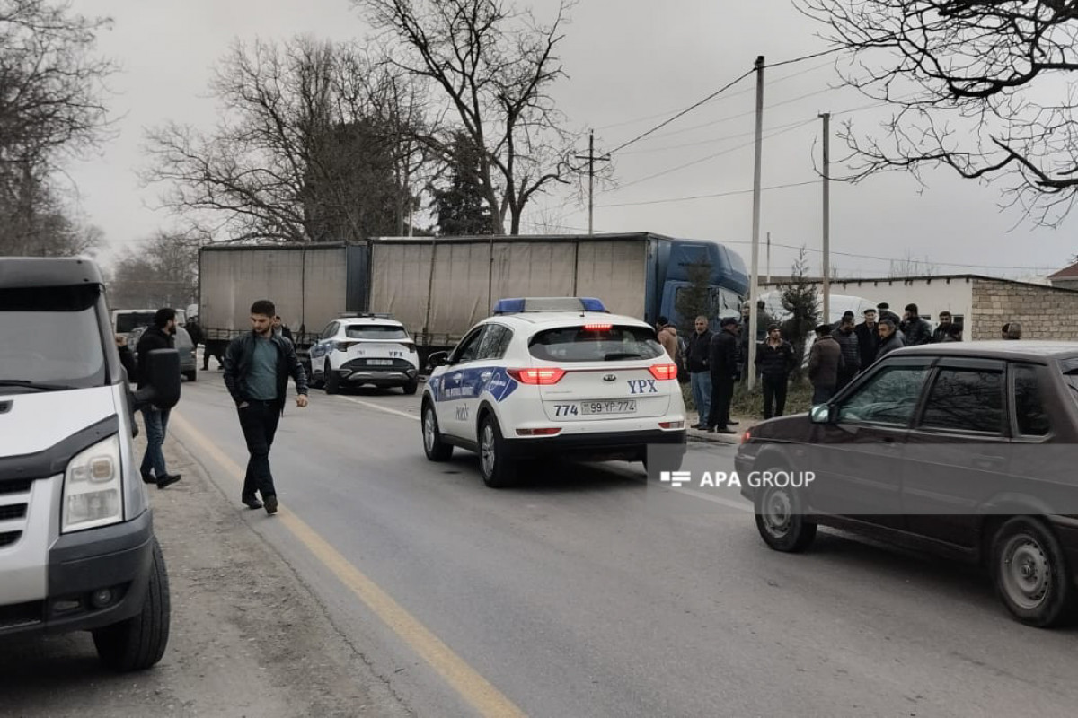 Xaçmazda TIR-la minik maşını toqquşub, xəsarət alanlar var - FOTO 