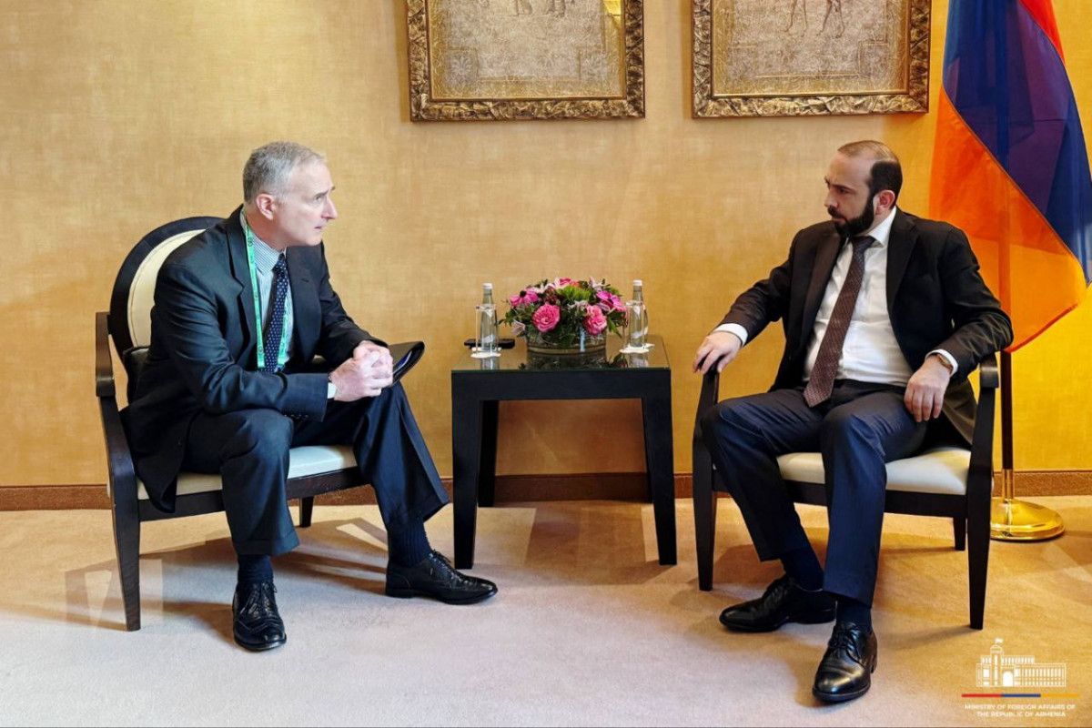 Mirzoyan Münxendə Lui Bono ilə görüşüb