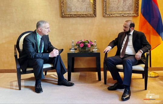 Mirzoyan Münxendə Lui Bono ilə görüşüb