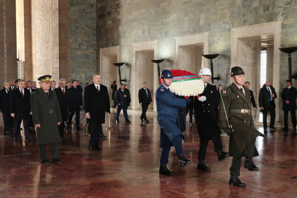 Prezident İlham Əliyev Ankarada Anıtqəbiri ziyarət edib - FOTO  - VİDEO  - YENİLƏNİB 