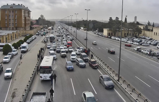 Mərdəkan şosesində qəza olub, sıxlıq yaranıb - FOTO 