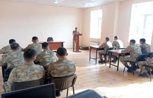 "Komando başlanğıc kursu"nda praktiki məşğələlər yerinə yetirilir