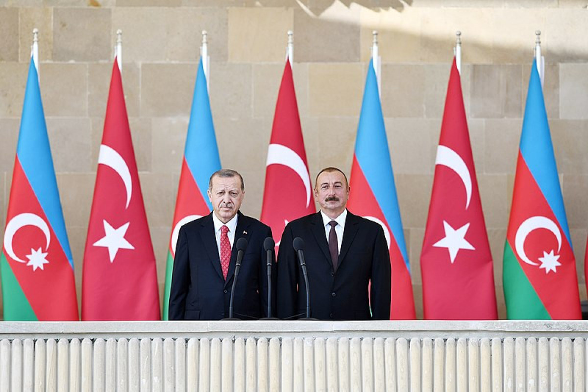 Президент Ильхам Алиев поздравил Эрдогана