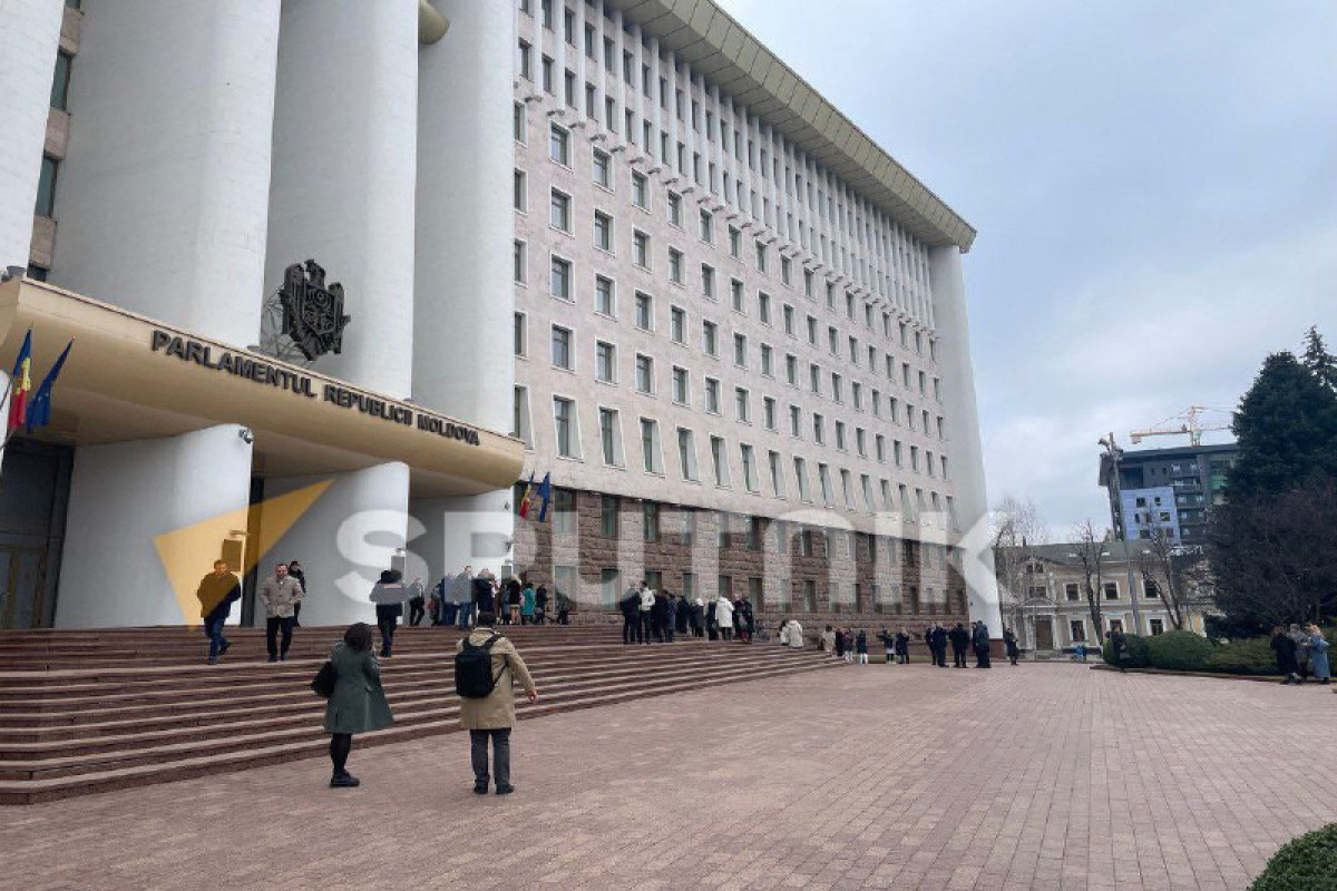 KİV: Moldova parlamentində yanğın başlayıb