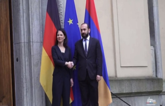 Berbok və Mirzoyan Azərbaycanla normallaşma prosesini müzakirə edib