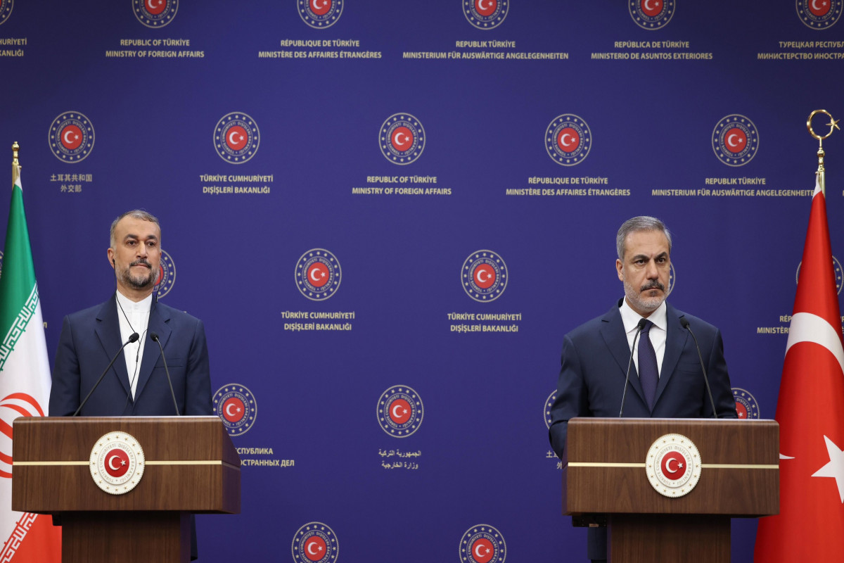 Hakan Fidan Abdullahiana başsağlığı verib, İran Prezidentinin Türkiyəyə səfər tarixini müzakirə edib