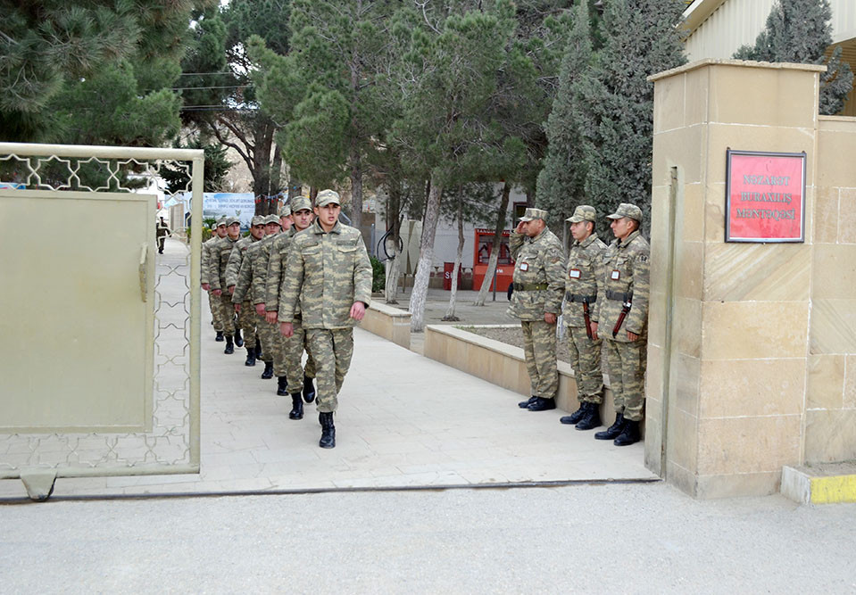 Müddətli həqiqi hərbi xidmət müddəti başa çatmış daha bir qrup hərbi qulluqçu ehtiyata buraxılıb