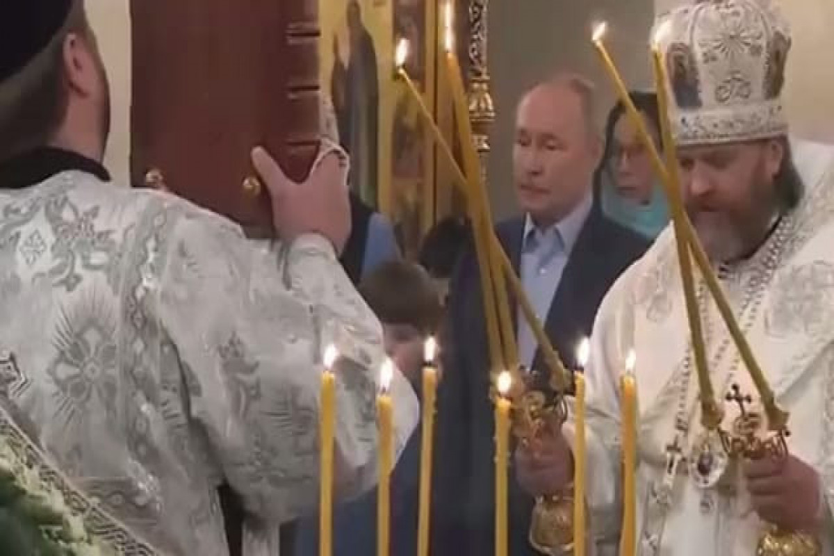 Putin Milad bayramını Novo-Oqaryovo iqamətgahındakı kilsədə qeyd edib