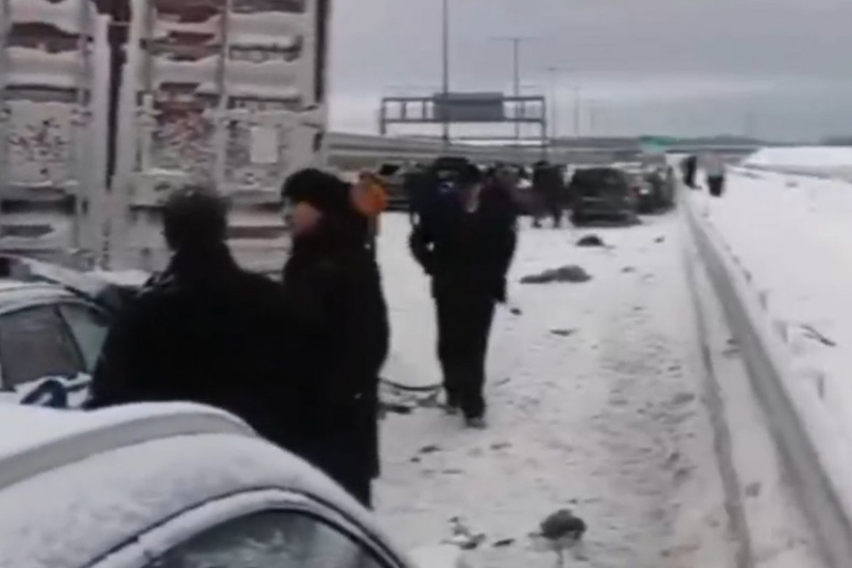 Rusiyada 30-dan çox avtomobil toqquşub: 4 ölü, 16 yaralı - VİDEO  - YENİLƏNİB 