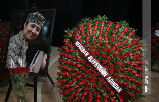 Mehriban Əliyeva Aygün Bəylərin vida mərasiminə əklil göndərib