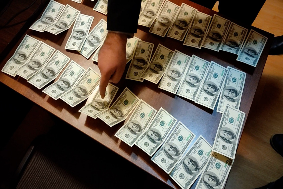 Şirvanda saxta dollar dövriyyəsi ilə məşğul olan dəstə üzvləri saxlanılıb