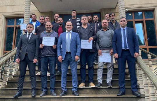 Taksi sürücüləri üçün regionlardakı ali təhsil müəssisələrində təlimlər keçirilir