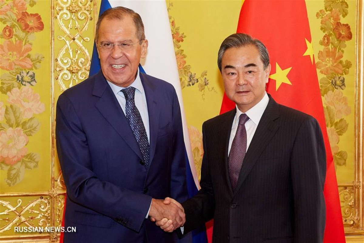 Lavrov çinli həmkarı ilə Qəzza və Koreya yarımadasındakı vəziyyəti müzakirə edib