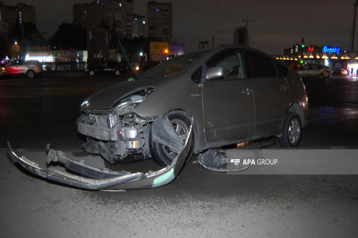 Bakıda “Toyota Prius”lar toqquşub, xəsarət alan var - FOTO 