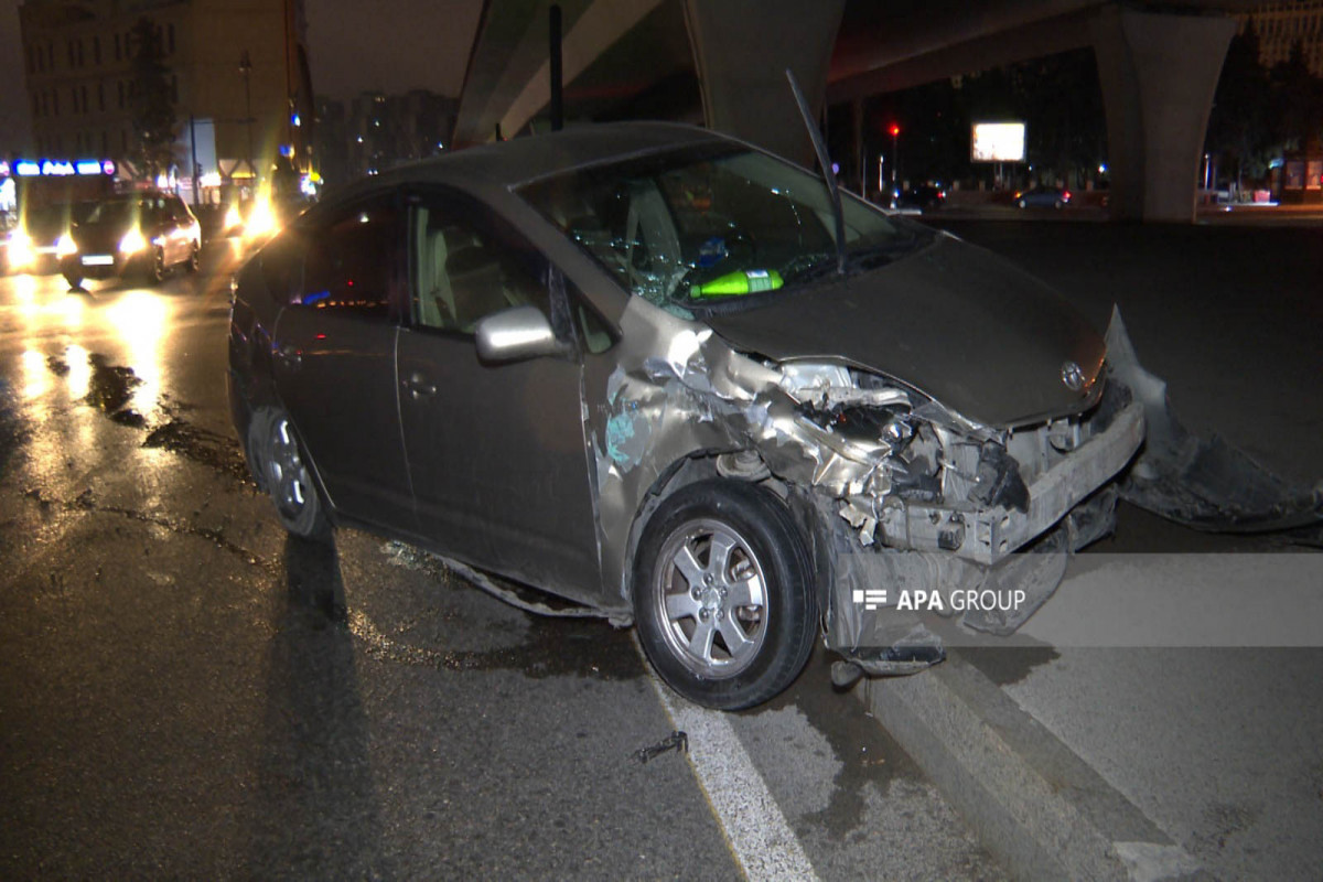 Bakıda “Toyota Prius”lar toqquşub, xəsarət alan var - FOTO 