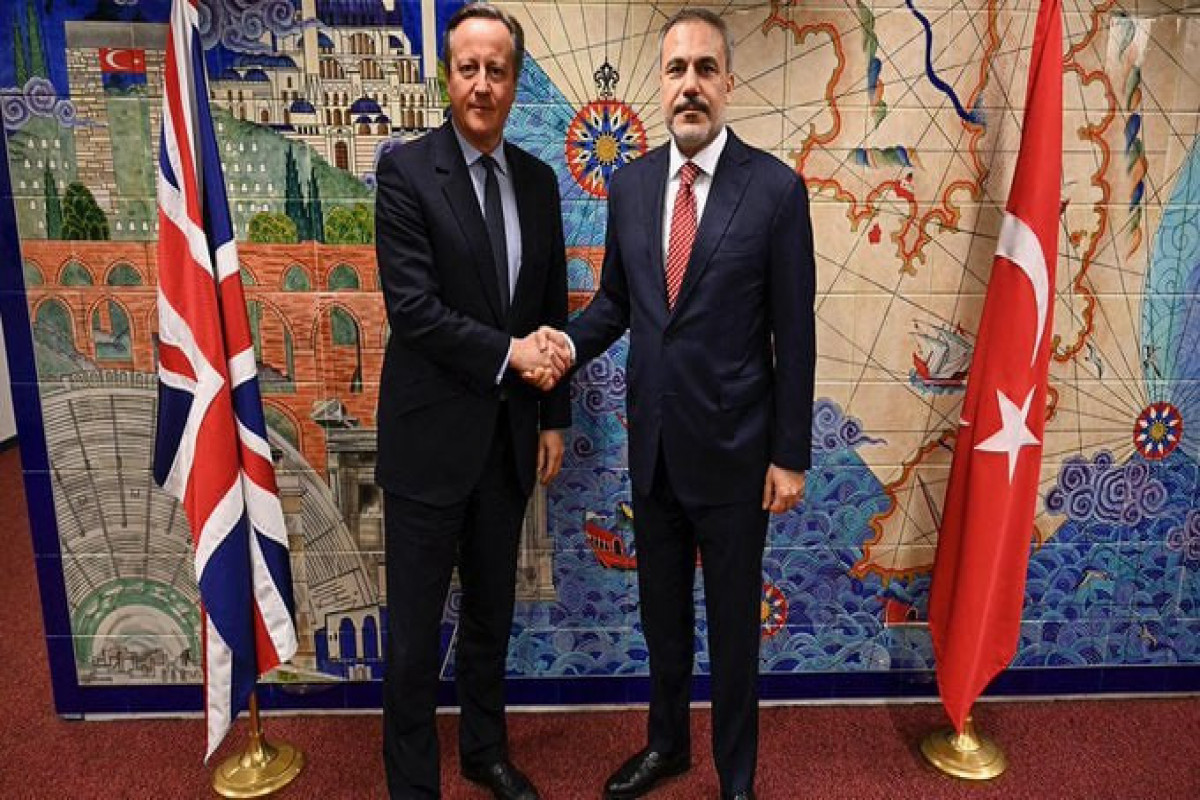Hakan Fidan Böyük Britaniyanın XİN başçısı ilə Qəzzadakı son vəziyyəti müzakirə edib