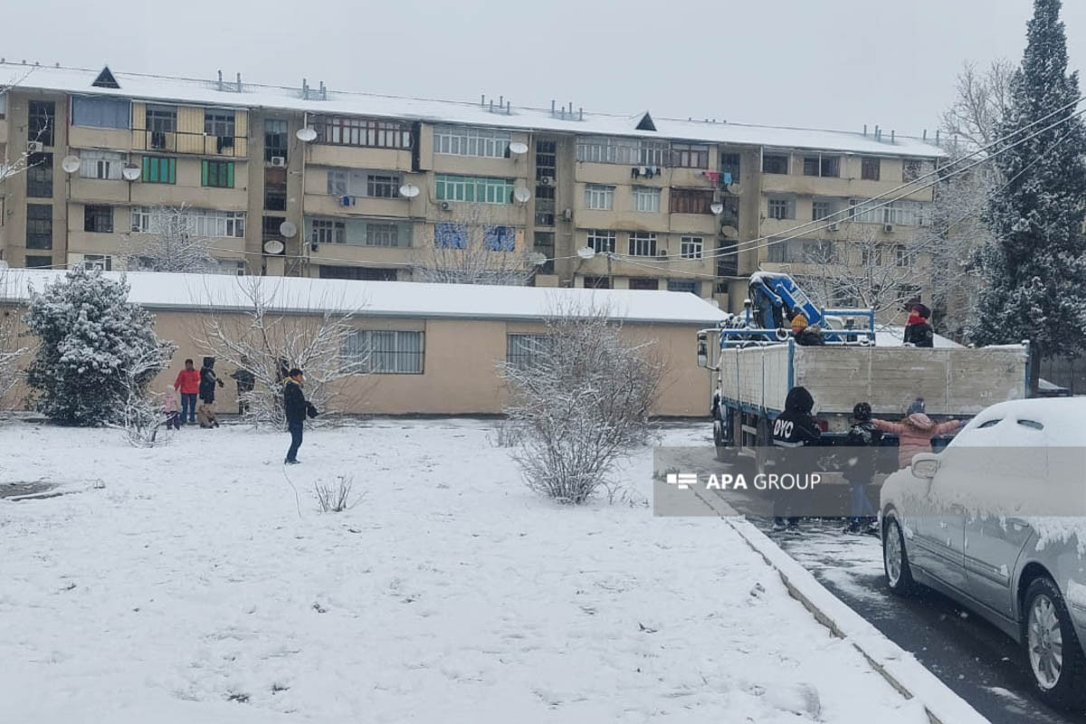 Gəncəyə ilk qar yağıb - FOTO 