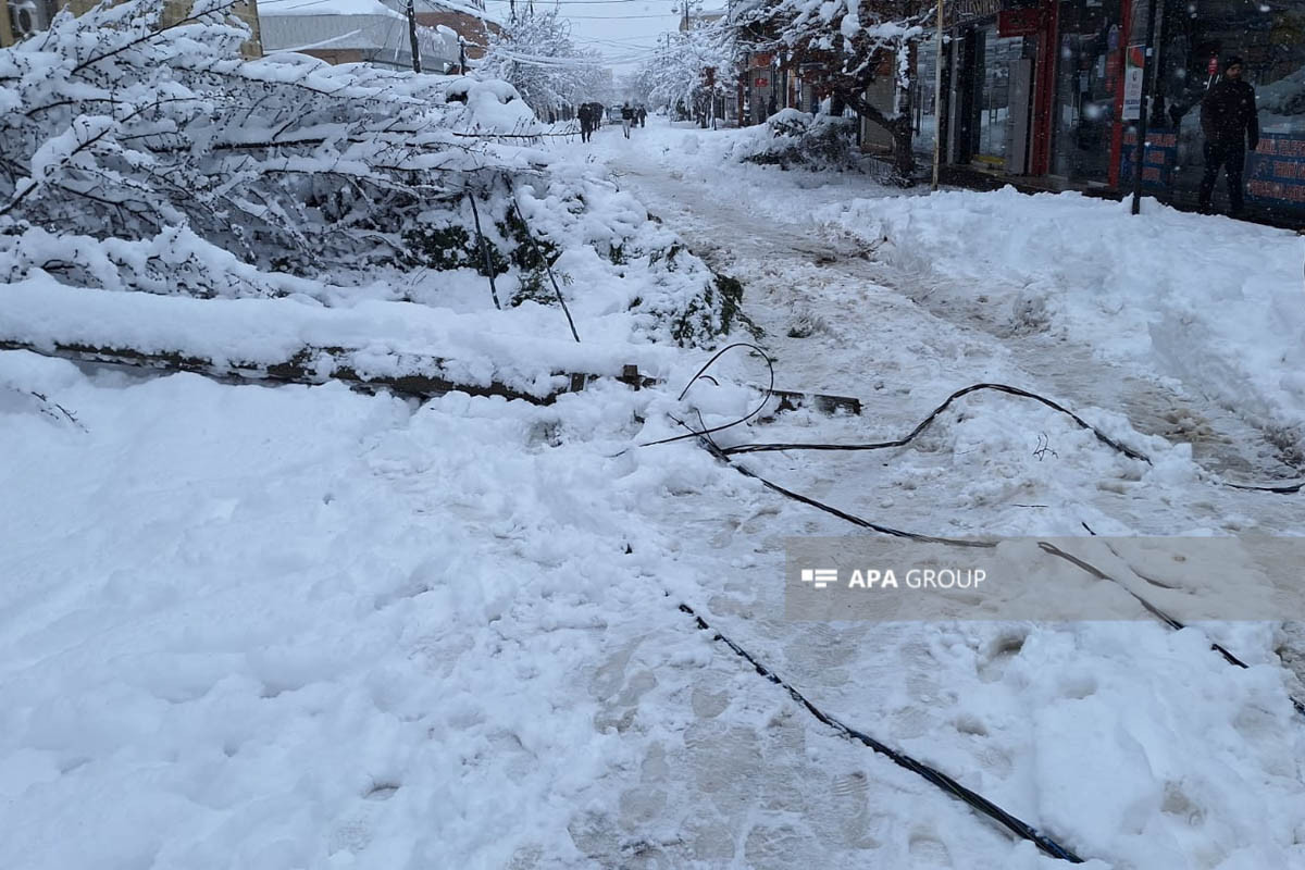 Lənkərana yağan qarın hündürlüyü 50 sm-ə çatır, şəhərə elektrik verilişi dayanıb- FOTO  - YENİLƏNİB 