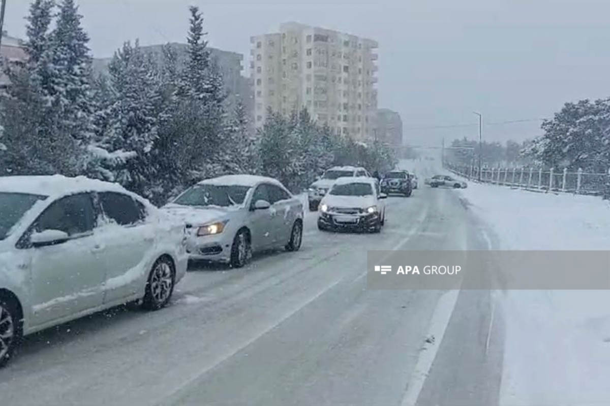 Baş Dövlət Yol Polisi İdarəsi: Şinləri normalara cavab verməyən avtomobillərlə yola çıxmasınlar