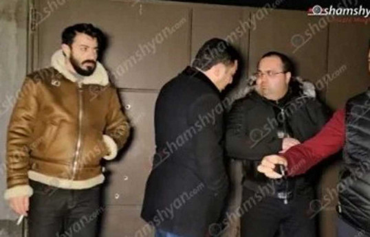 Ermənistanda hakim partiyadan çıxarılan şəxsin evi atəşə tutulub