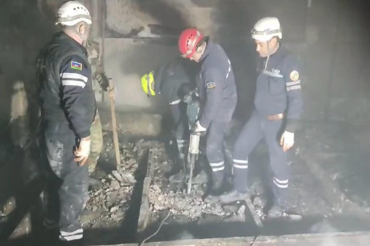 Bakıda yanğın baş verən sexdə axtarış-xilasetmə əməliyyatı davam edir - FOTO 