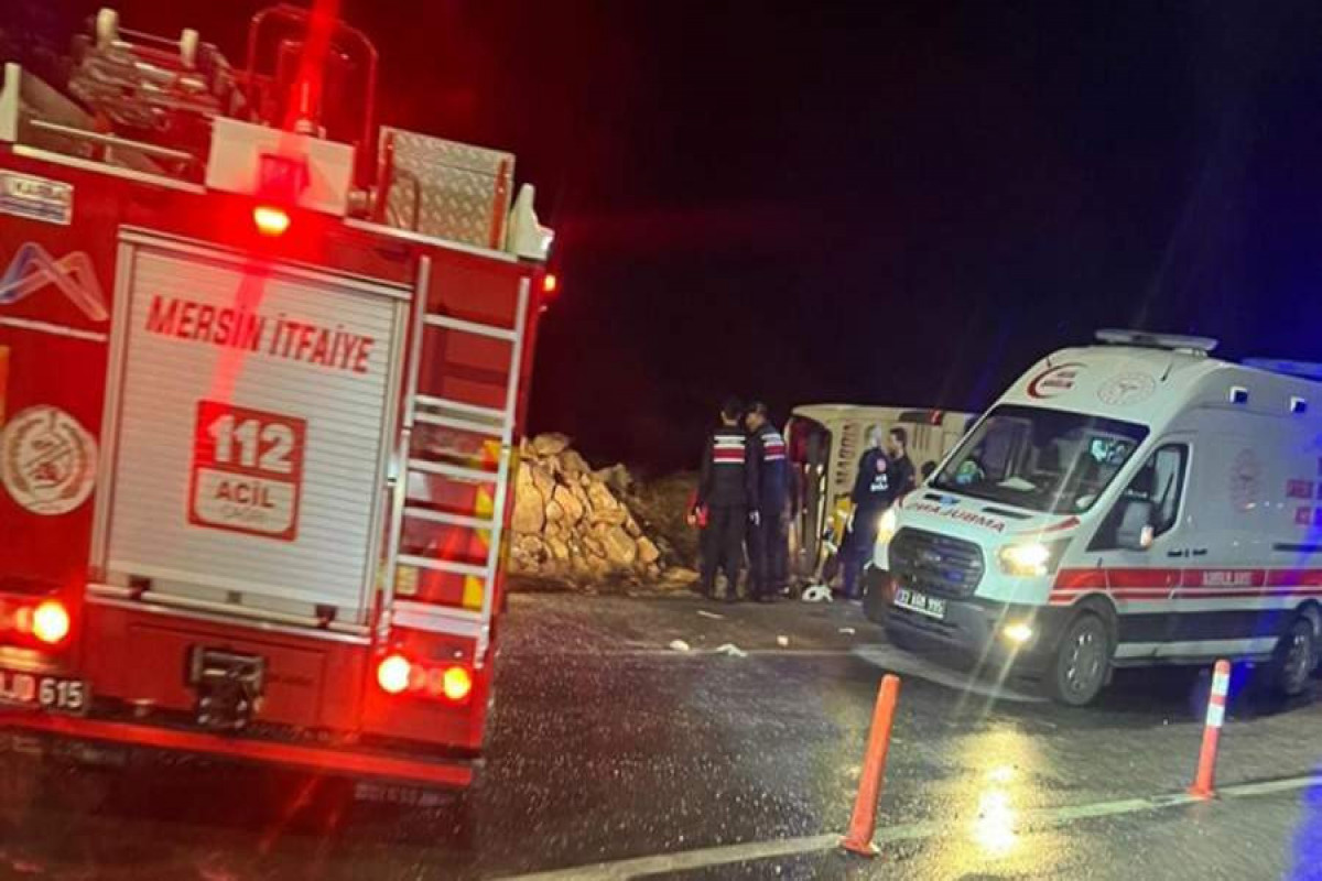 Türkiyədə avtobus qəzasında 9 nəfər ölüb, 30 nəfər yaralanıb - QƏZA ANI 